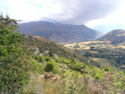 Alpine switch back pends on the Crown Rang Pass between from Queenstown to Wanaka - which follows teh Cardona River.