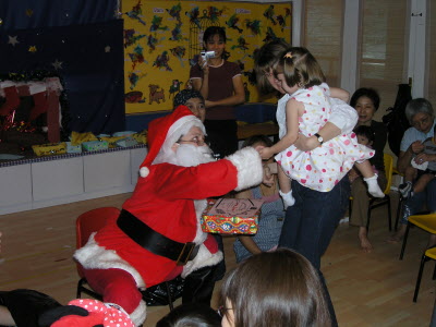 Santa come to Lottie's English class.