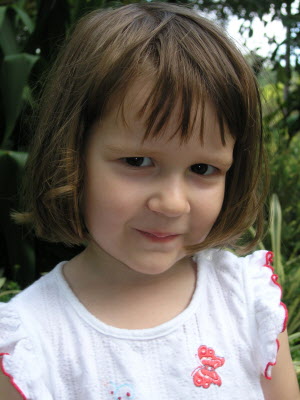 Lottie pops at the Botanical Gardens.