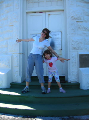 Girls trying to fly - Cape Naturalistre lighthouse.
