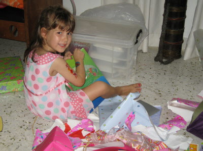 Unwrapping pressies at home