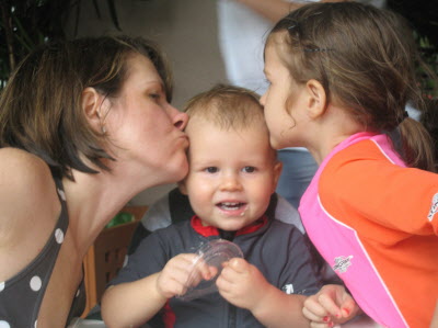 Kiss sandwich!