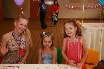 Caroline the disco queen, Alice and Lottie