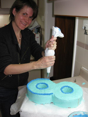Starting to decorate the cake