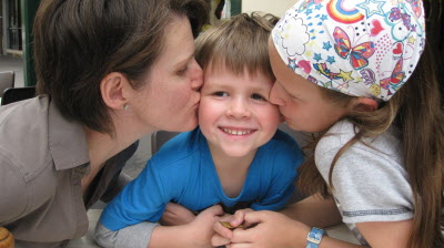 Kiss sandwich.
